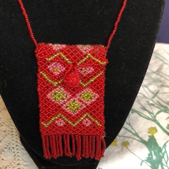 Red seed bead pouch necklace - Picture 2 of 4